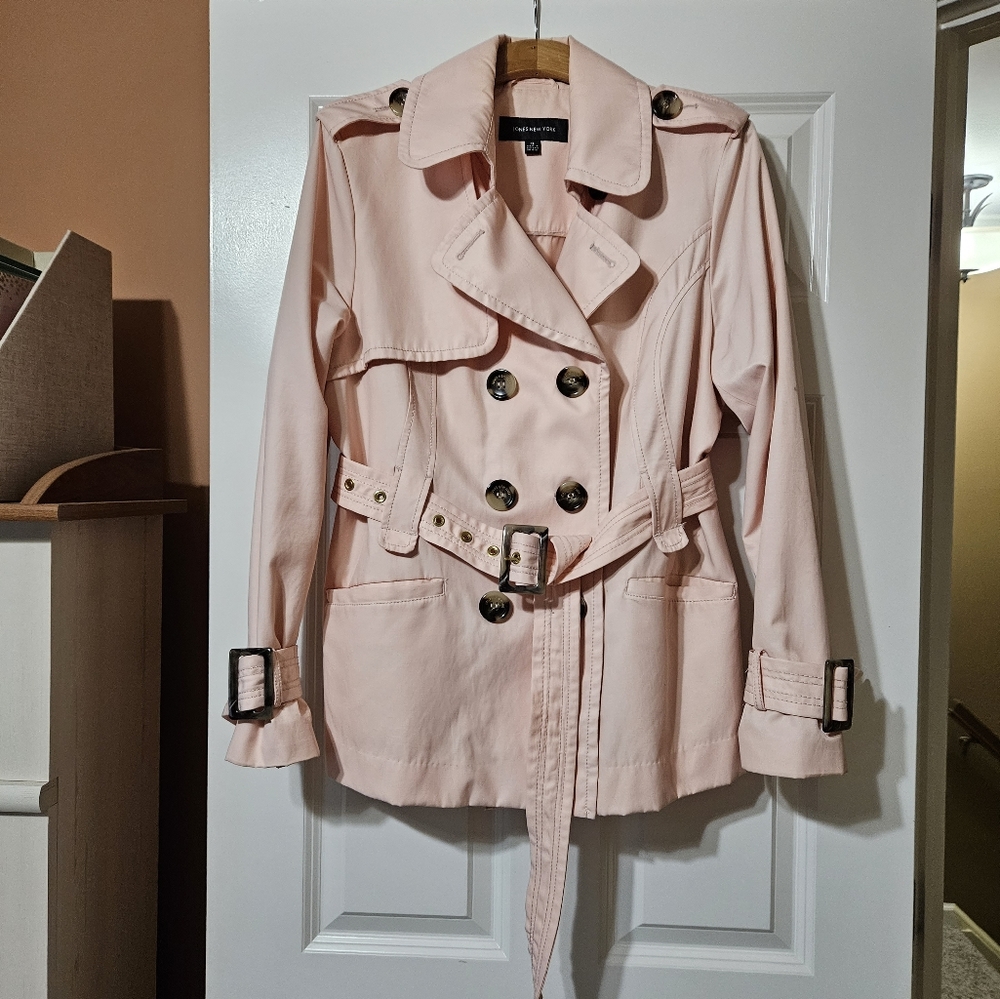 It color of the year!  Jones New York 🍑 Peachy Pink Trenchcoat w/Belt